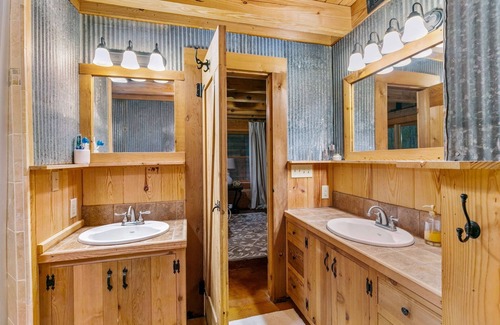 Ludlow Kabine | Log Cabin On The Lake