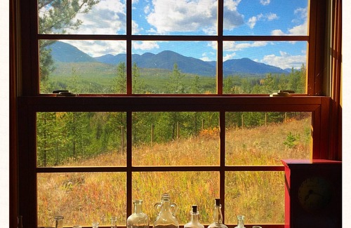 Polebridge Kabine | Log Cabin & Optional Bunkhouse mit spektakulären Wildnis Ansichten