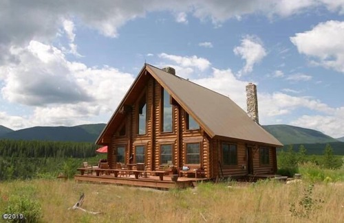 Polebridge Kabine | Log Cabin & Optional Bunkhouse mit spektakulären Wildnis Ansichten