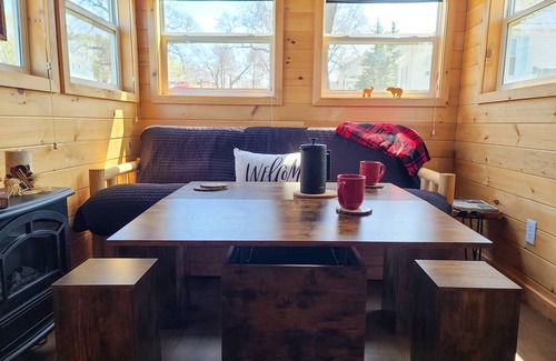 Lakeside Wohnung | Log Cabin - Tiny Digs Lakeshore