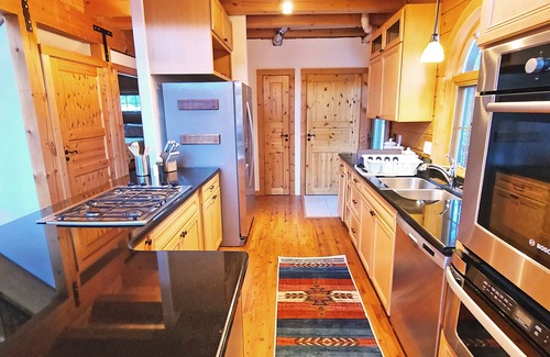 Rainbow Valley Kabine | LOG CABIN w/Mtn View, Hot Tub, & Fireplace!