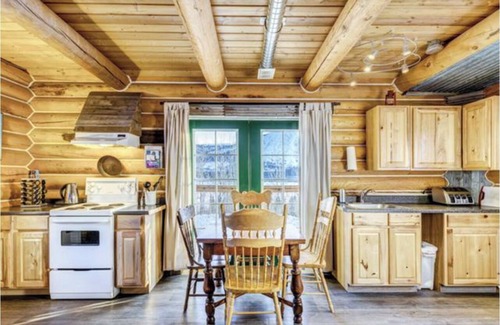 Yukon Kabine | Log Cabin with Amazing Mountain & Lake Views (allergy-friendly)