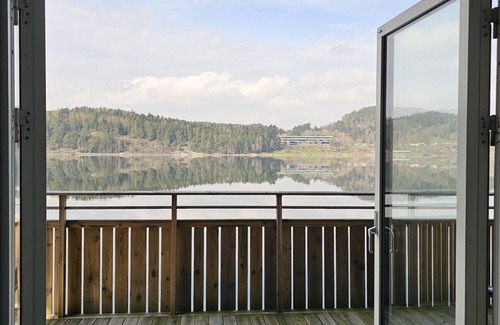 Torreby Skihütte | Blockhaus mit Pool, Sauna und Boot beim Schloss Torreby | SE09080