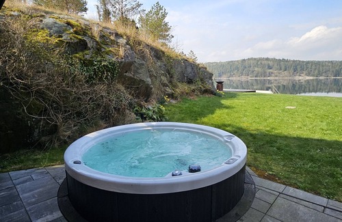 Torreby Skihütte | Blockhaus mit Pool, Sauna und Boot beim Schloss Torreby | SE09080
