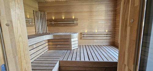 Torreby Haus | Log cabin with pool, sauna and boat by Torreby Castle