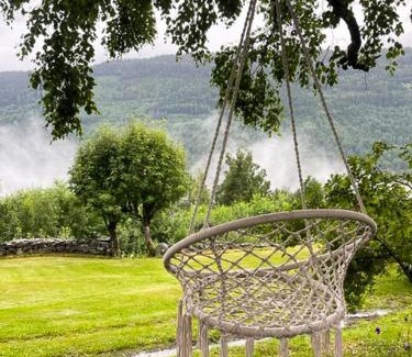 Austbygde Haus | Log Cabin With View Of Gaustatoppen