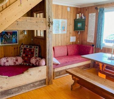 Austbygde Haus | Log Cabin With View Of Gaustatoppen