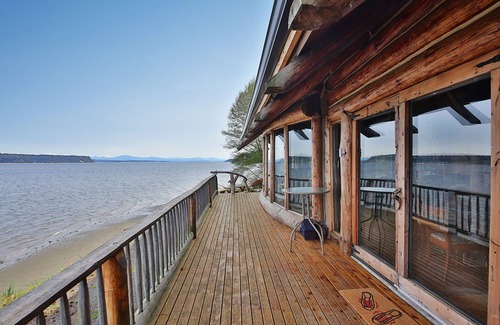 Langley Haus | Log Castle - Am Strand, Expansive Sound / Mountain View (neu bei VRBO)