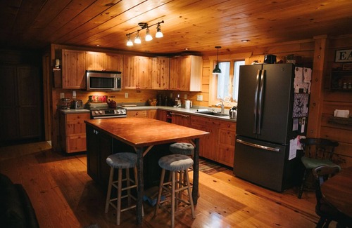 Jim Thorpe Haus | Log Home in a Peaceful Wood in Jim Thorpe