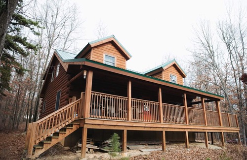 Jim Thorpe Haus | Log Home in a Peaceful Wood in Jim Thorpe