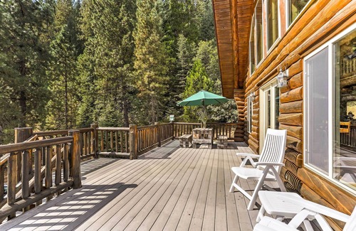 McCloud Hütte | Log Home on 60 Private Acres By Mt Shasta Ski Park