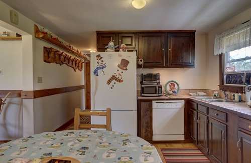 Jefferson Haus | Log Home with a View ~ Just 'Crosstown from Santa's