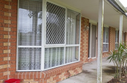 Eagleby Haus | Logan Hospital Dreamworld. Tamborine. upmarket area 3 bed furnished, ask pets.