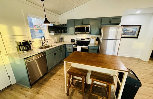 Stemley Kabine | Logan Martin Lakefront Retreat