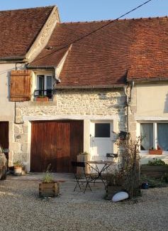Varennes-les-Narcy Haus | Logis côté Cour