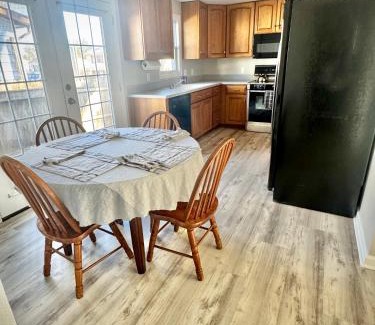 Edgewater Haus | Londontowne Hideaway