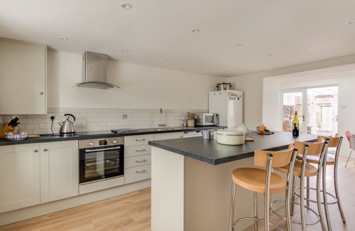 Burton Bradstock Hütte | Lange Scheune, tierfreundlich in Burton Bradstock, Ref 999154