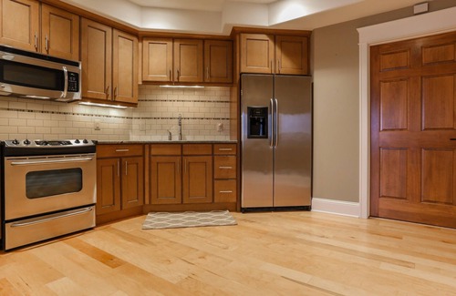 Traverse City Haus | Long Lake Flucht: Luxus-Haus mit Blick auf den Sonnenuntergang auf Long Lake, 4 zm / 3. 5bath,