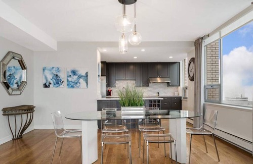 The Loop Eigentumswohnung | Longterm living in Chicago: 3BR Luxury Lakefront@Oak St Beach--pool, gym, decks