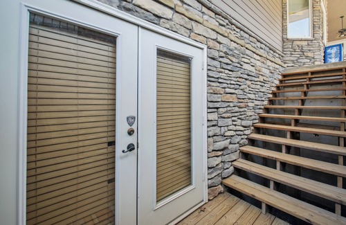 Jones Mills Wohnung | Lonsdale Vacation Rental w/ Pool & Hot Tub!