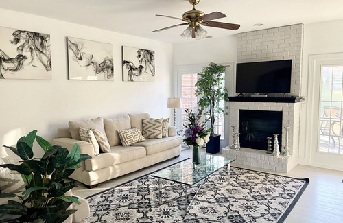 Fountainhead-Orchard Hills Haus | Look No Further - 3br, 2ba Single Family