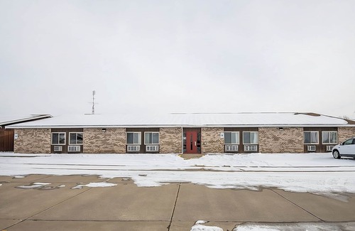 Chesaning Haus | Look No Further! Budget-Friendly Accommodation with Free Parking!