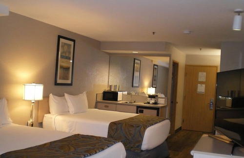 Nampa Hotel | Look No Further! On-site Restaurant and Bar, Near Idaho Black History Museum!