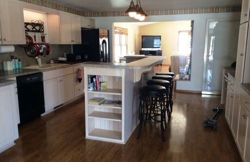 Muskegon Haus | Geräumiges Haus nur wenige Meter von der Muskegon Fluss in der Nähe von allen wichtigen Sehenswürdigkeiten in der Umgebung