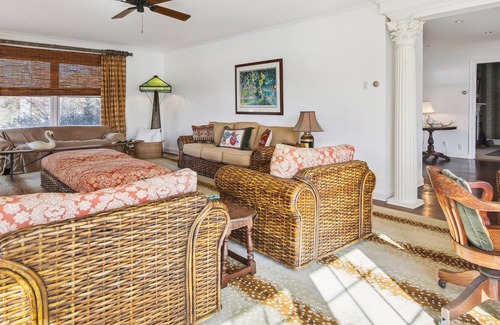 Easton Haus | Lookout at Leehaven - A stunning view is worth 1,000 words!