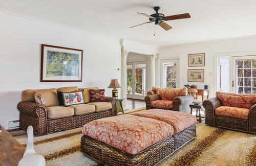 Easton Haus | Lookout at Leehaven - A stunning view is worth 1,000 words!