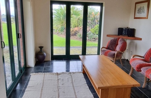 Pataua South Wohnung | Lookout at Pataua South, 5 minutes from the beach. Space to play.