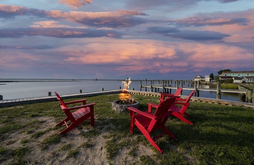 Chincoteague Haus | Lookout on Main - Your Waterfront Wonderland!