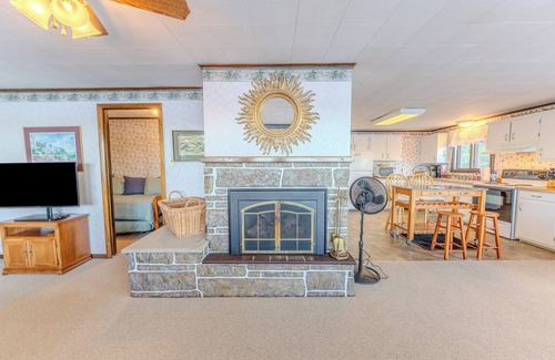 Michigamme Haus | Loon's Cove: Just listed! A Peaceful Autumn Lakeside Retreat