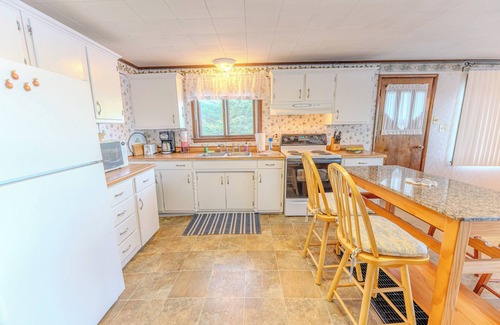 Michigamme Haus | Loon's Cove: Just listed! A Peaceful Autumn Lakeside Retreat