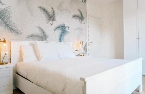 Albate Wohnung | Lora feathers Suite, free parking, self check in,4