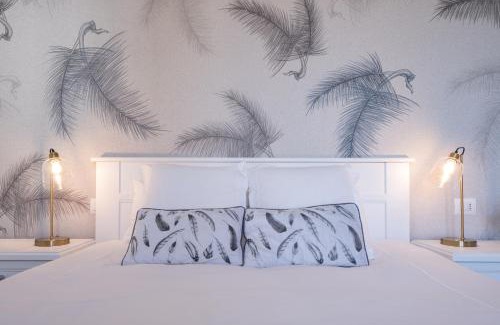 Albate Wohnung | Lora feathers Suite, free parking, self check in,4