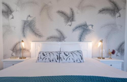 Albate Wohnung | Lora feathers Suite, free parking, self check in,4