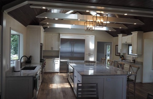 Sister Lakes Haus | Lorlee - A Large and Luxurious Lakefront Cottage!