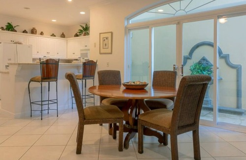Herradura Eigentumswohnung | Los Sueños Impeccable, Spacious 2+2 Condo