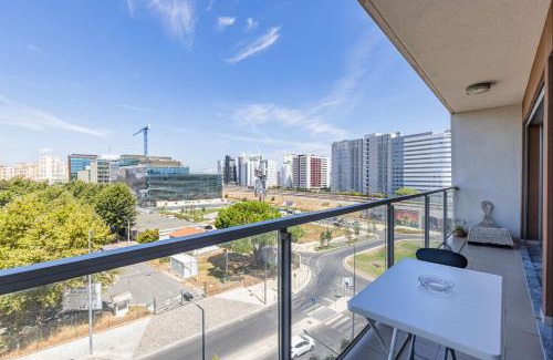 Parque das Nacoes Wohnung | Lovely 1 BDR Apartment With Pool by LovelyStay