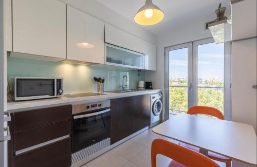 Parque das Nacoes Wohnung | Lovely 1 BDR Apartment With Pool by LovelyStay