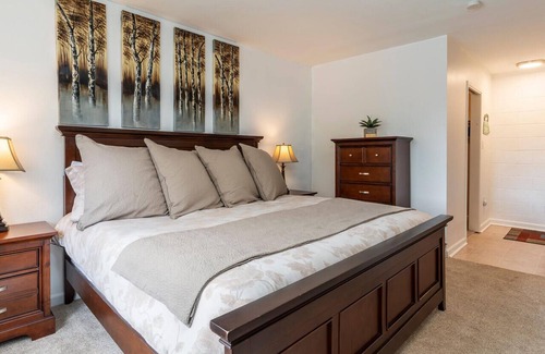 Northeast Reno Eigentumswohnung | Lovely 1-bedroom condo with spectacular view pool