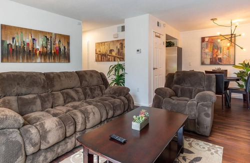 Northeast Reno Eigentumswohnung | Lovely 1-bedroom condo with spectacular view pool