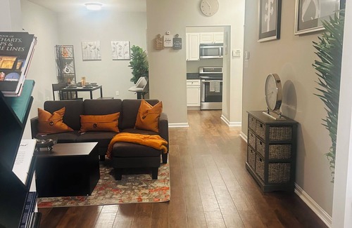 Odenton Eigentumswohnung | Lovely 2 bed/1bath corner unit with a private balcony.