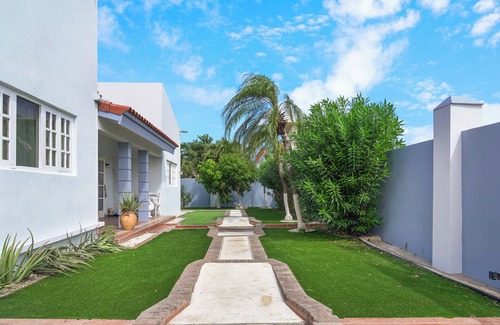 Koyari Wohnung | Lovely 2-bedroom apartment in Noord with Garden & Pool
