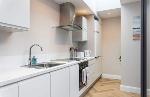 Portobello Haus | Lovely 2bed HOUSE with patio & fast reliable WIFI