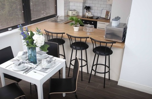 Watford Town Centre Wohnung | Stilvolle, atemberaubende 2-Bett-Wohnung Plus! Gratis Parkplätze