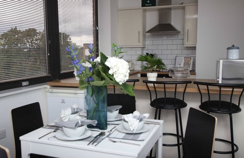 Watford Town Centre Wohnung | Stilvolle, atemberaubende 2-Bett-Wohnung Plus! Gratis Parkplätze