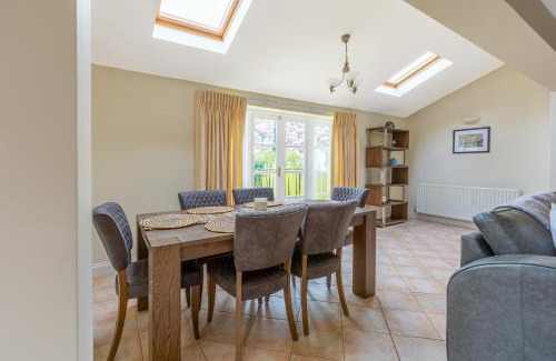 Frognal and Fitzjohns Haus | Lovely 2BR in peaceful Hampstead, NW London