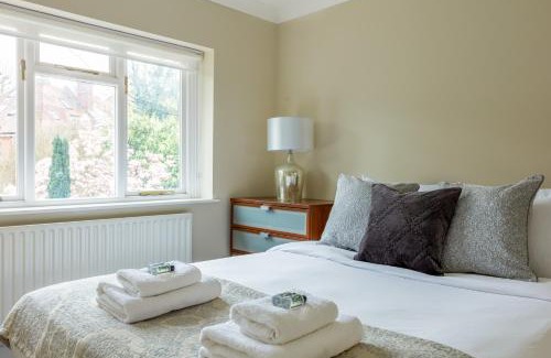 Frognal and Fitzjohns Haus | Lovely 2BR in peaceful Hampstead, NW London